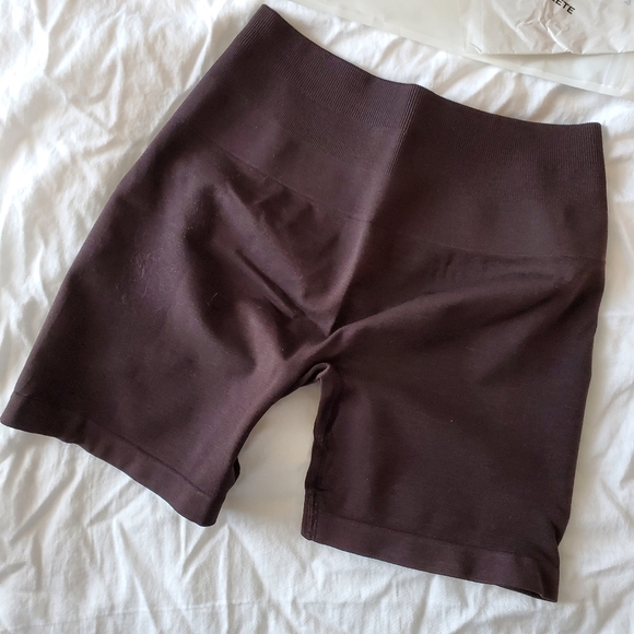 Alphalete Amplify 4.5" Seamless Shorts - Chocolate - Picture 4 of 8